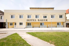  Hotel Bauer  Раухенварт